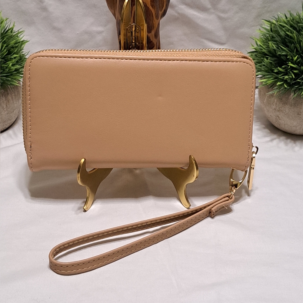 Elegant Tan Unbranded Women's Wallet Wristlet  NWOT
